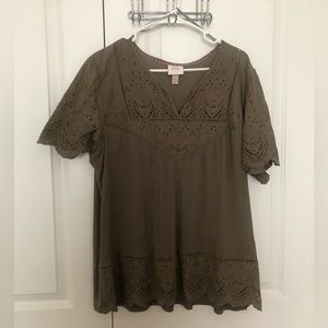 Like New -Knox Rose Boho Eyelet Embroidered
Scallop Hem Top